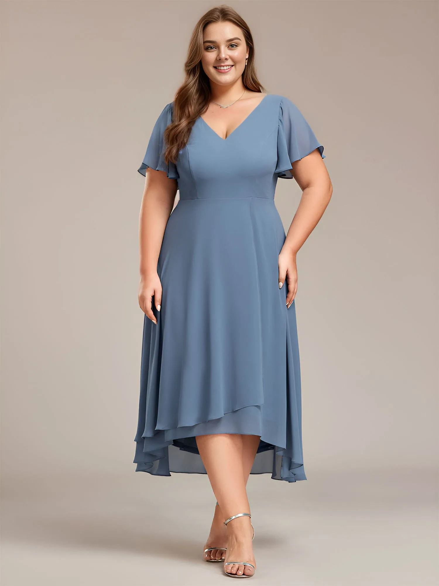 Robe d'invité de mariage en mousseline de soie grande taille avec col en V et manches à volants