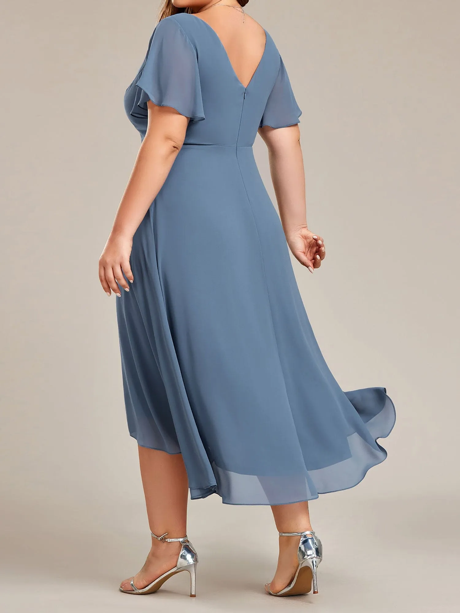 Robe d'invité de mariage en mousseline de soie grande taille avec col en V et manches à volants