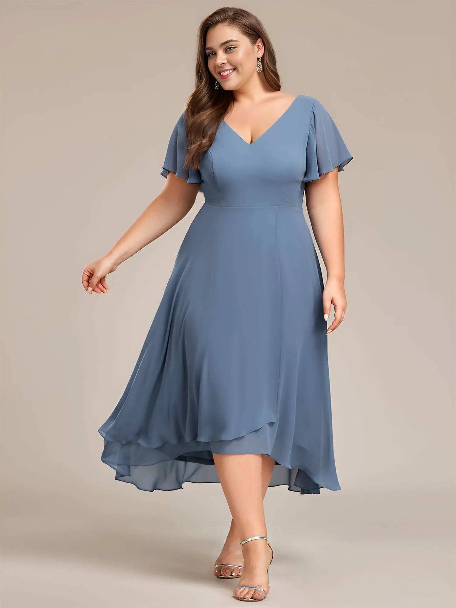 Robe d'invité de mariage en mousseline de soie grande taille avec col en V et manches à volants